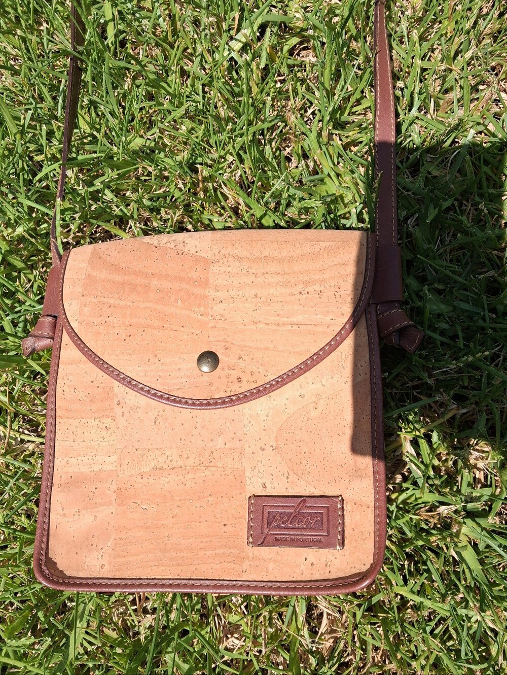 VERY NICE "CORK" PELCOR CROSSBODY PURSE. MADE IN PORTUGAL. VERY LIGHT WEIGHT.
